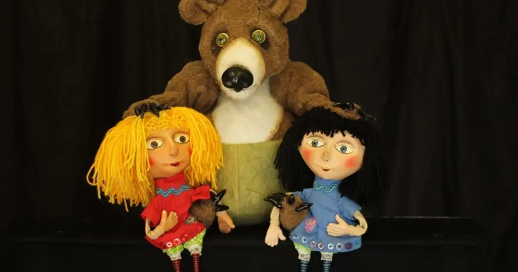 Snow White Rose Red Bear Brown